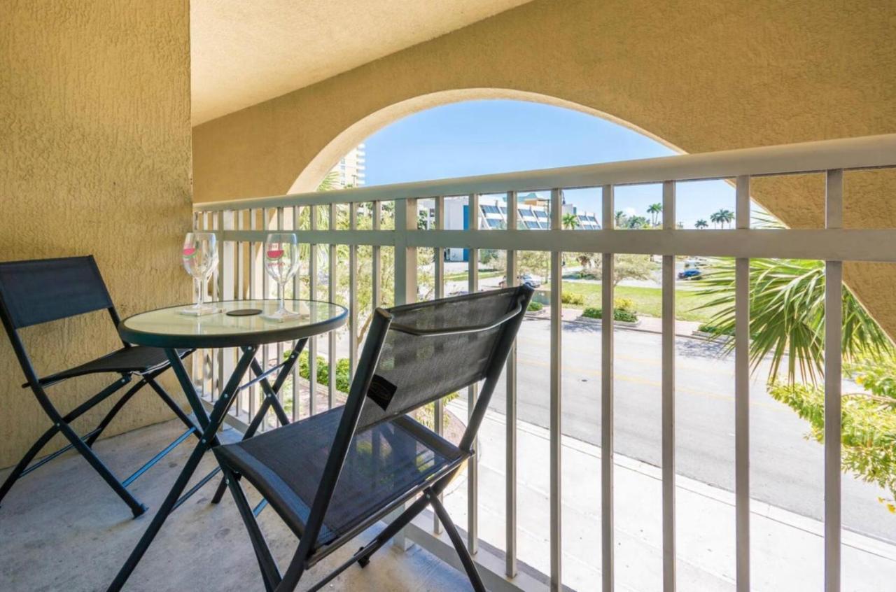 Tropical Coastal Resort Бойнтон-Бич Экстерьер фото
